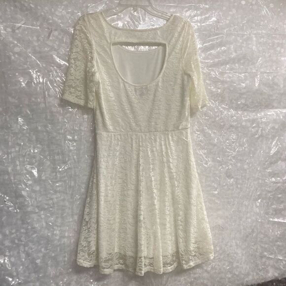 BY & BY Women’s Lace Cut-Out Dress Cream Size Large - Picture 9 of 10